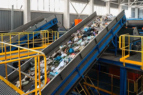 tappeto-trasportatore-riciclaggio-rifiuti